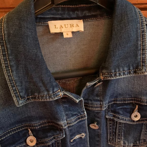 Jeans Jacket, Laura with discreet luxery on the sleeves (small stones)., Size 6. - Picture 11 of 12